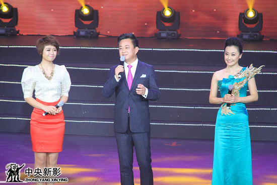 中央电视台著名主持人朱军、周宇和吉林电视台主持人郭佳共同主持颁奖晚会