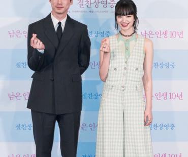 《余生那些年》举行韩国发布会 小松菜奈微笑迷人